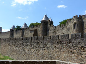 Des remparts aux lices.