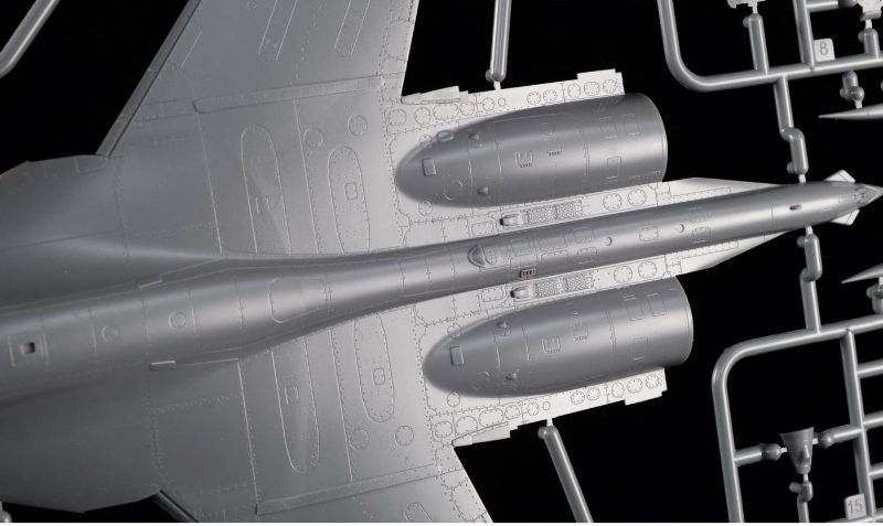 Миниатюра: Российский самолет Су-35С - Great Wall Hobby GWH 1:72 L7207