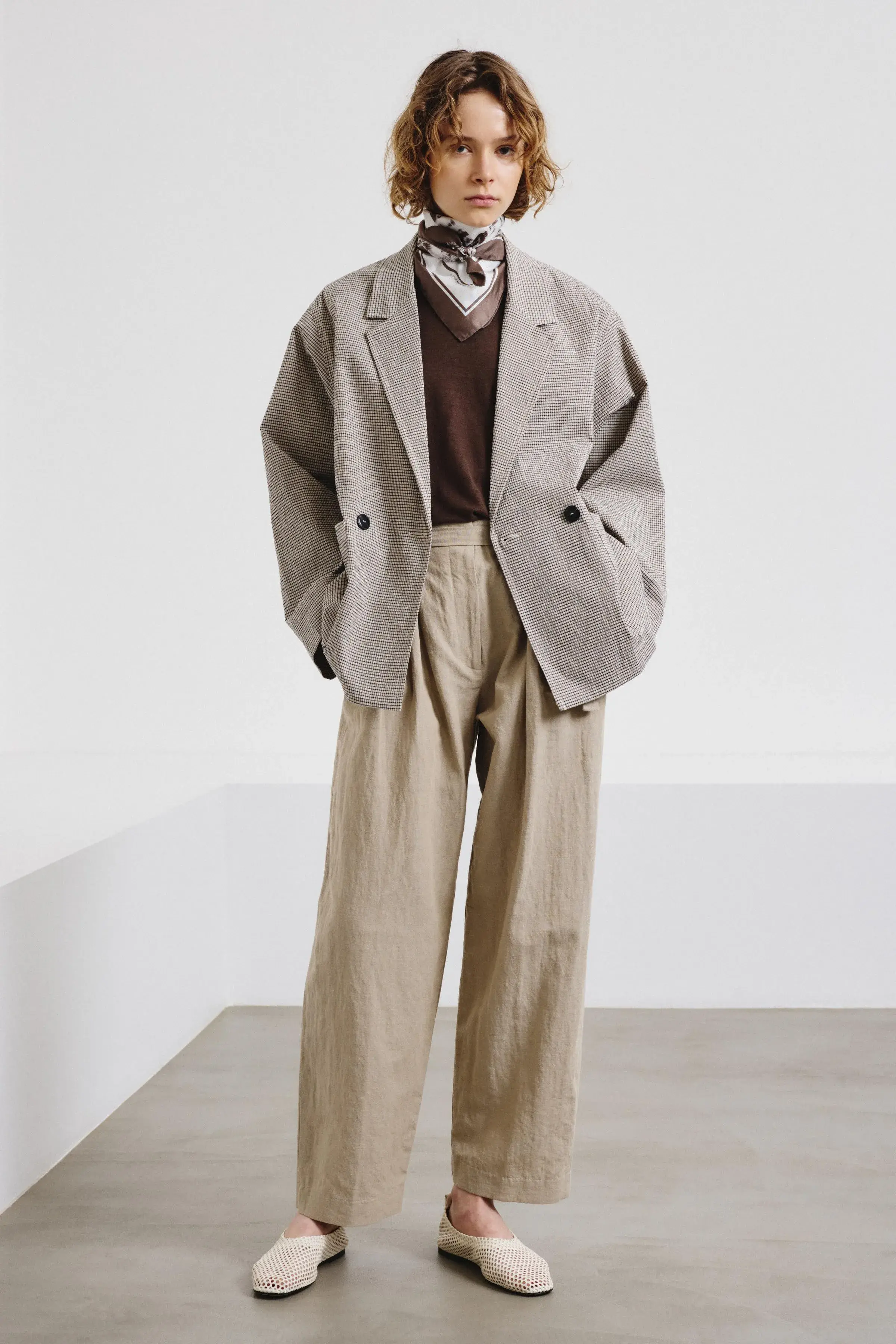Cotton and linen twill trousers with waist tie