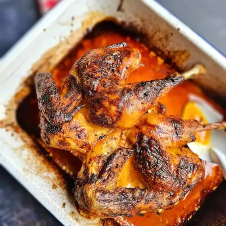 POULET GRILLÉ À LA PORTUGAISE (SAUCE PIRI PIRI)