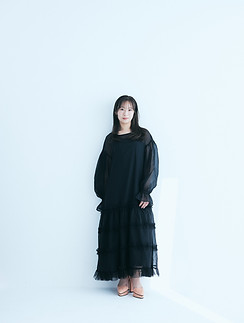 花坂ひなり全身.jpeg