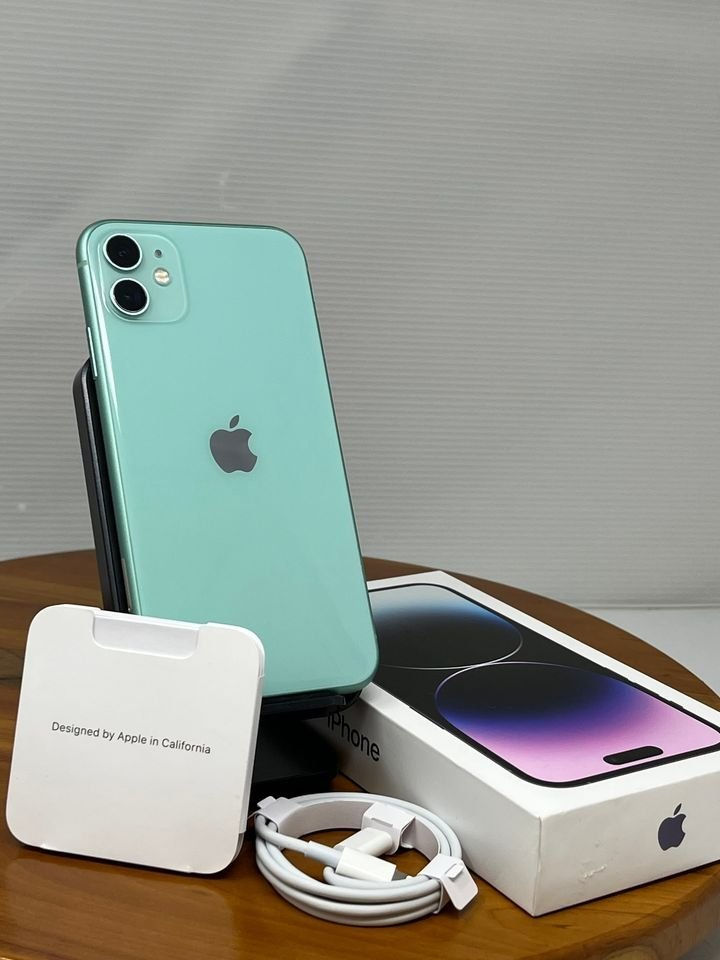 Thumbnail: Apple iPhone 11 (Unlocked)