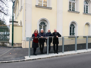 Schutz für Fußgänger an der Hauptstraße