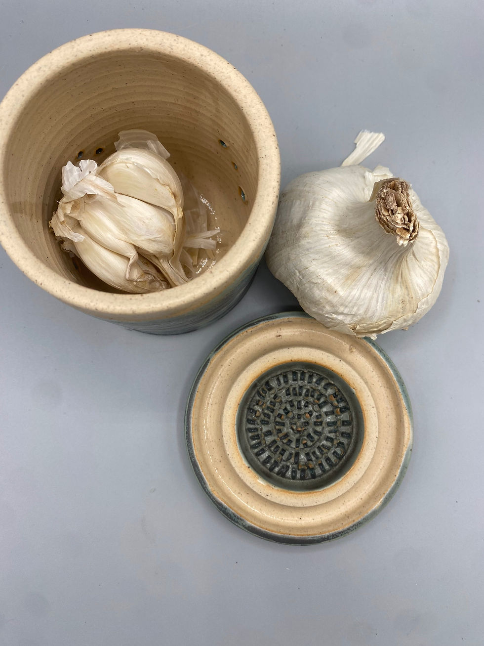 Thumbnail: Garlic Keeper with grater in lid