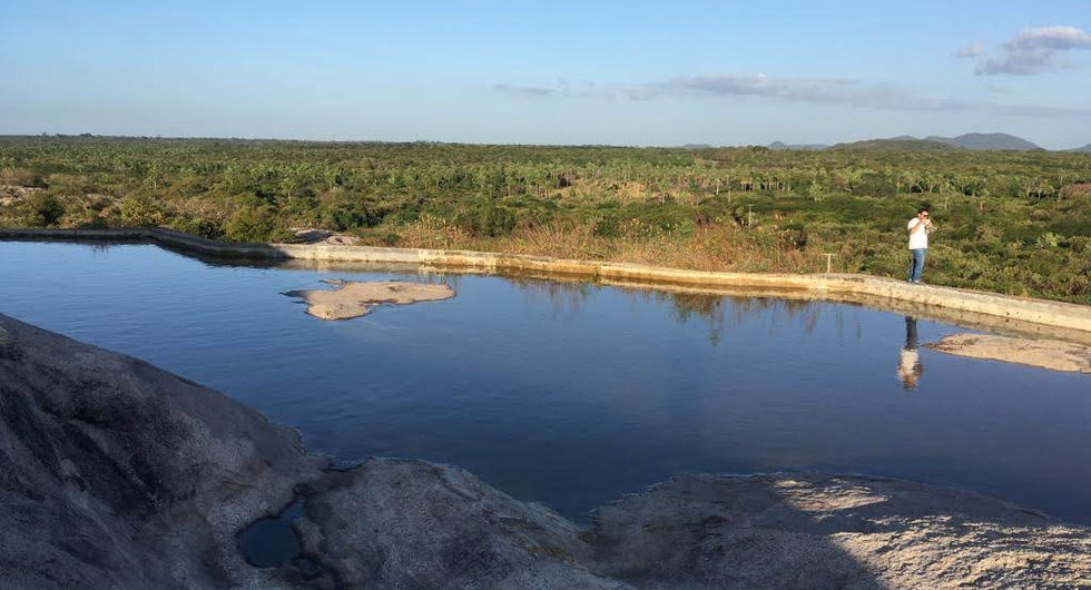 Tanque Natural Fossilífero presente no Sítio Paleontológico Pedra d'água do Deserto - Fonte Felipe