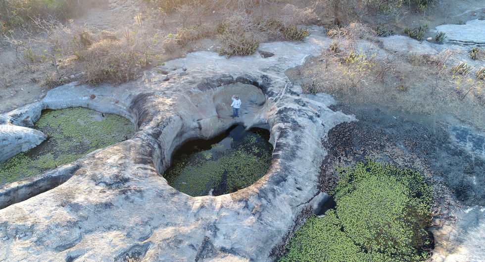 Vista aérea dos Tanques Fossilíferos do sítio - Fonte: Ricardo Matos