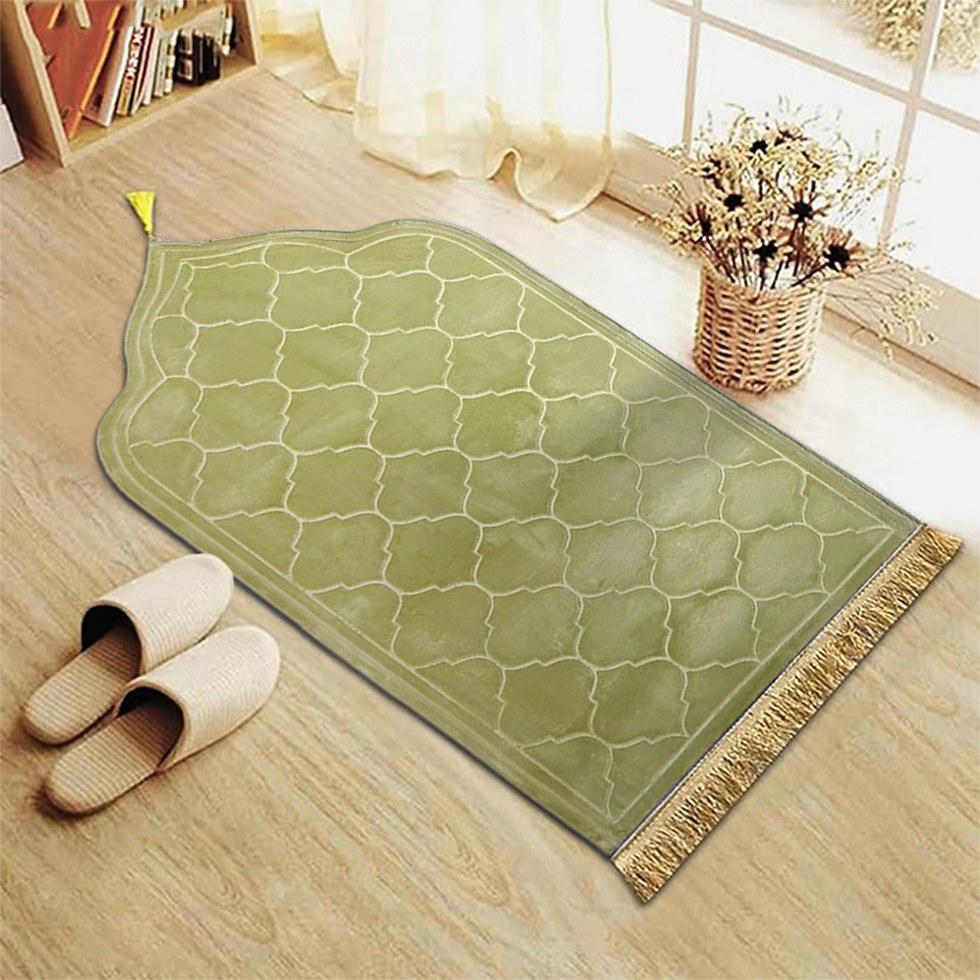 Thumbnail: Islamic Prayer Mat with Tassel Design / የሙስሊም ጸሎት ምንጣፍ