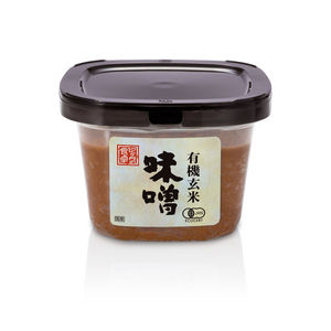 玄米味噌
有機玄米・丸大豆を使用した熟成味噌。
100%国産有機JAS認証の玄米、丸大豆、天日塩と湧水を使用し、有機JAS認証の工場で生産された本格味噌。醸造にこだわり、木樽の中でじっくり熟成しました。