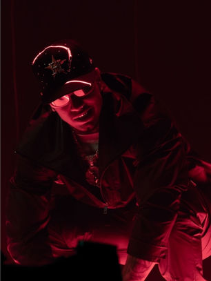 Veigh lança vídeoclipe futurista da música “Artista Genérico”