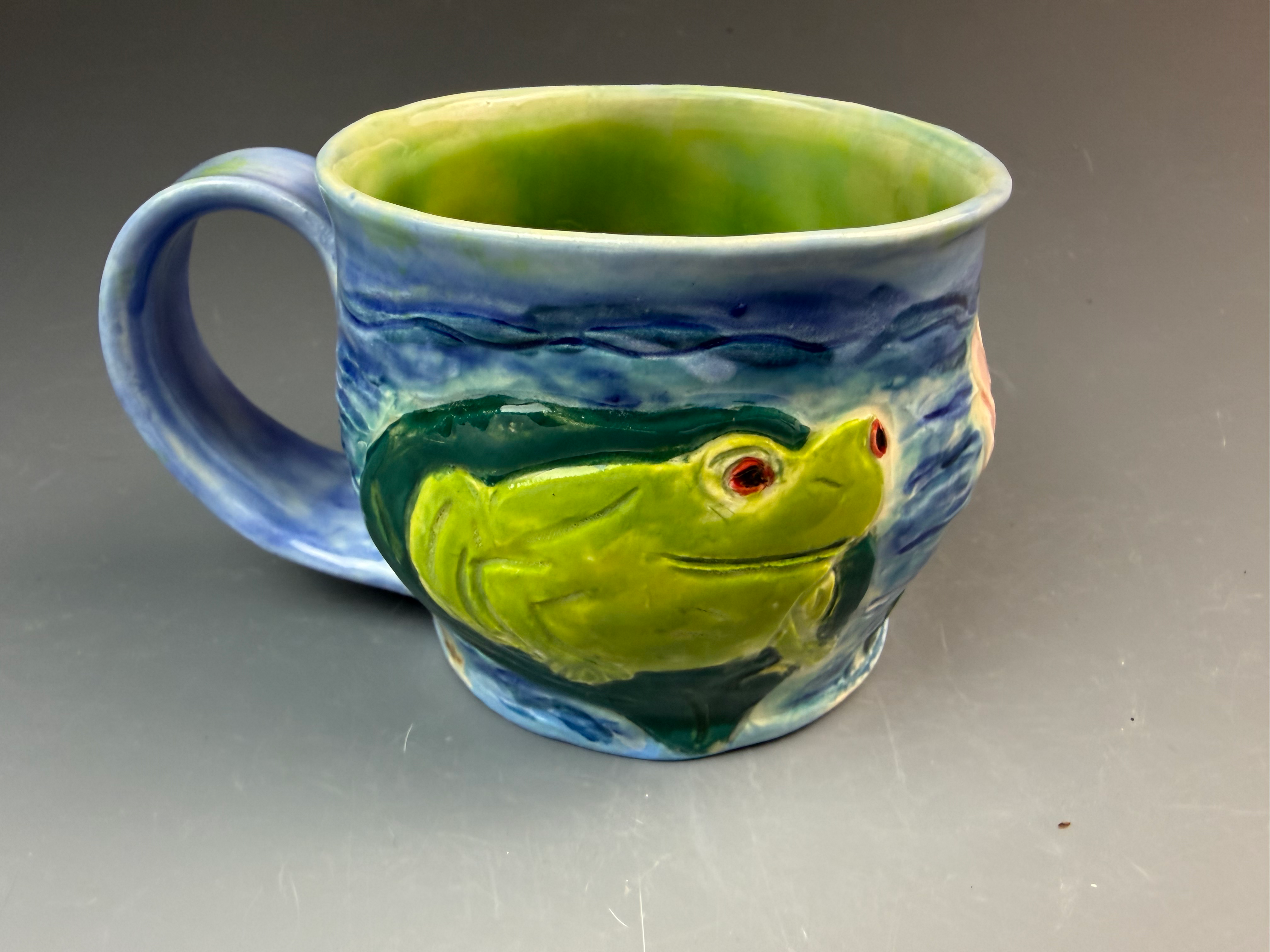 Espresso mug with frog on lilypad