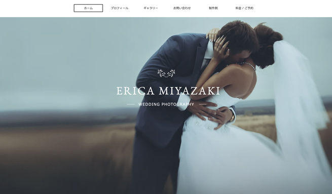 モノクロの風景写真を全画面に表示した、写真家のポートフォリオサイトテンプレート