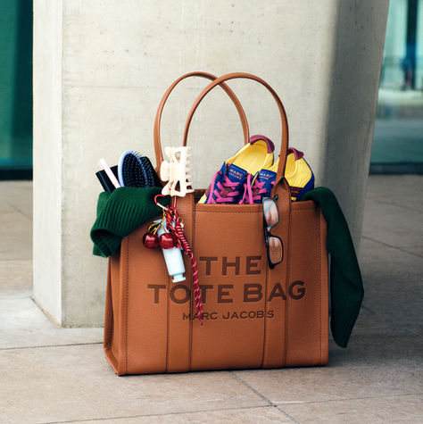 Marc Jacobs 30% Off. In the mood for shopping? Now's the perfect time to treat yourself to that iconic Marc Jacobs bag or accessory you've been dreaming of!
Starting Friday, June 12th, the entire collection will be 30% off! Don't forget to enter the code MARC30 at checkout to activate your discount instantly!