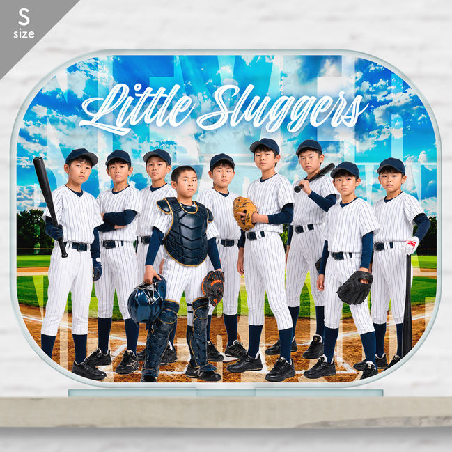少年野球チーム向け青空グラウンドデザインの集合写真アクリルスタンドSサイズ