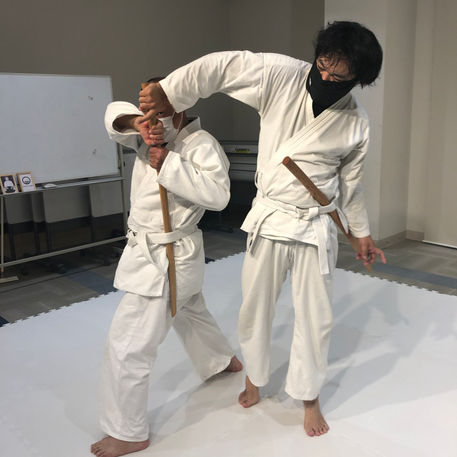 横面打ち三カ条抑え(一)