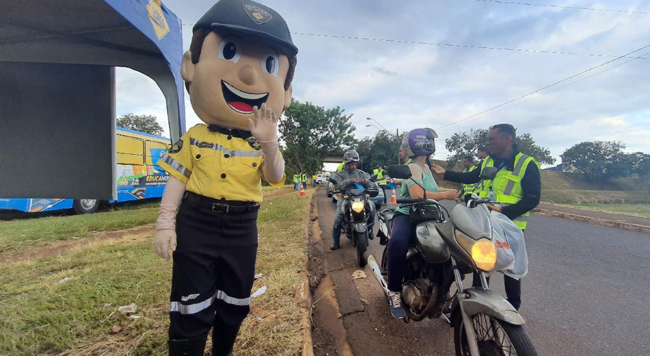 Ação da campanha Maio Amarelo