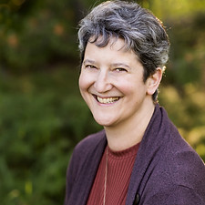 Jsimon headshot 2024.jpg