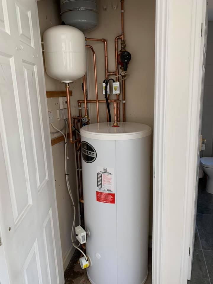 Hot water cylinder install