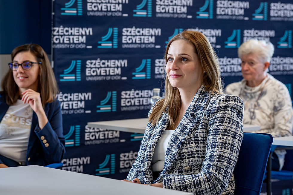 Az ünnepélyes teremátadón a Logisztikai és Szállítmányozási Tanszék munkatársai is részt vettek. (Fotó: Adorján András)