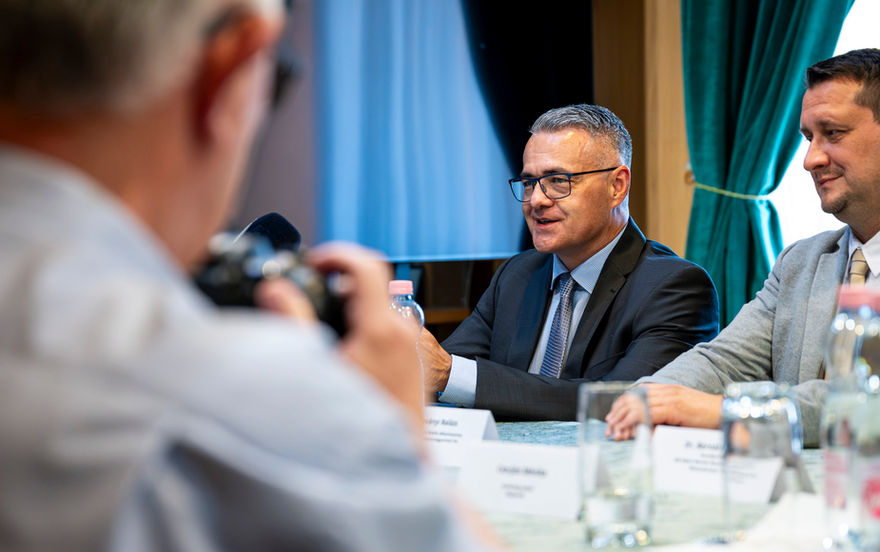 Adatvezérelt vízminőség-monitoring és fenntartható halgazdálkodás: együttműködik a Széchenyi István Egyetem és a Walise Kft.