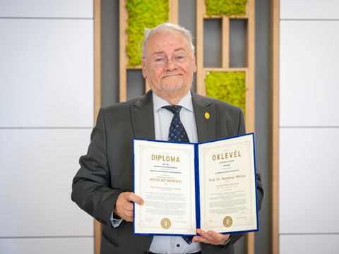 Tiszteletbeli doktori címet adományozott dr. Neményi Miklósnak, a Széchenyi István Egyetem professor emeritusának a Soproni Egyetem