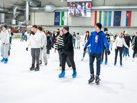 FroSZEn: csaknem nyolcszázan vettek részt a Széchenyi István Egyetem jeges élménynapján