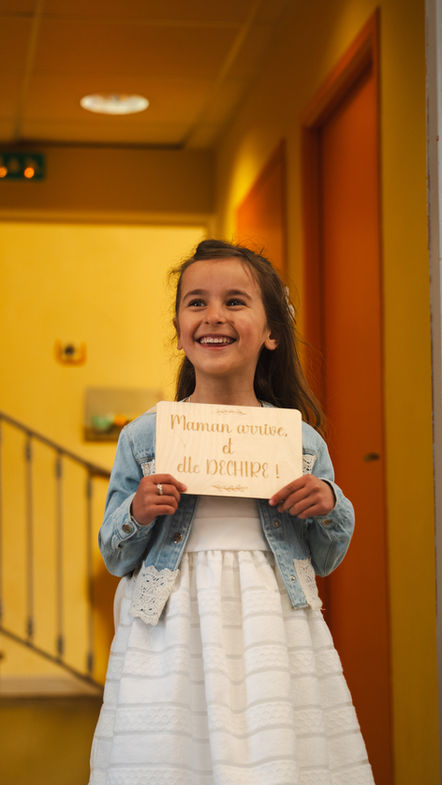 Portrait de mariés souriants après la cérémonie, Vaucluse