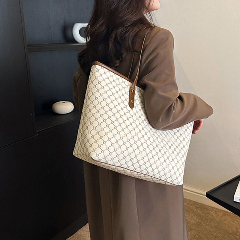 Thumbnail: MONÉVA Signature Tote