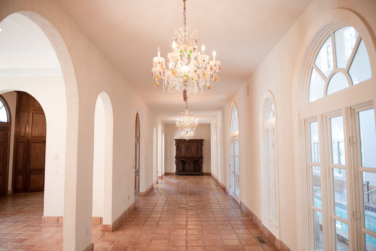 Tuscan architecture hallway with arches