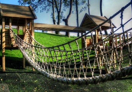 HANGING ROPE BRIDGE