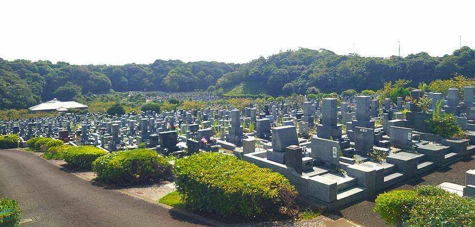 霊園内景色 墓石名処理済.jpg