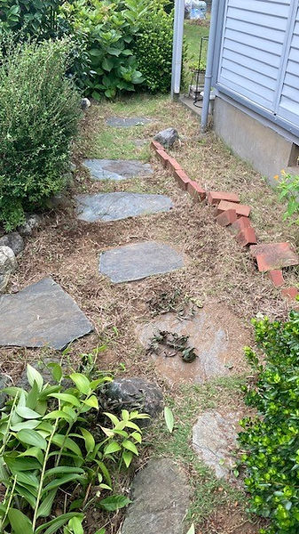 草むしり後に整備された庭