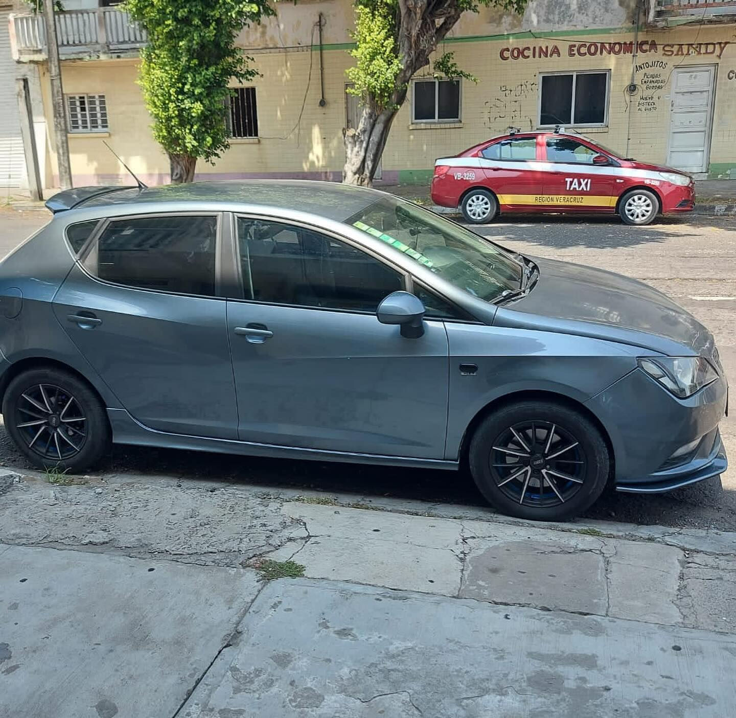 Par de estribos laterales para Seat Ibiza 10-17 4 puertas