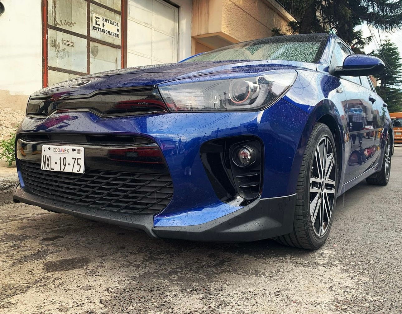 Lip Delantero para Kia Rio 17-20 en fibra de vidrio