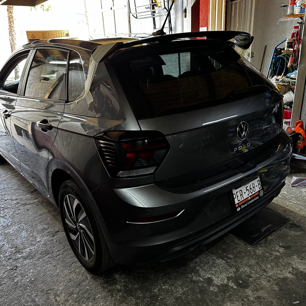 Miniatura: Alerón negro gloss para Polo 24-25