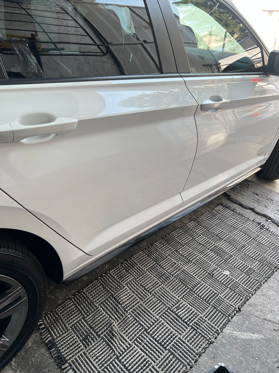 Miniatura: Par de estribos delgados para Jetta MK7 en negro gloss