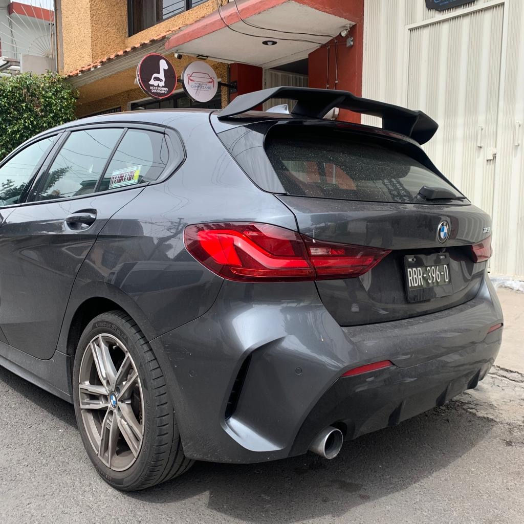 Aleron para BMW Serie 1 HB en fibra
