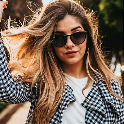 female-poses-play-with-hair-pose.jpg