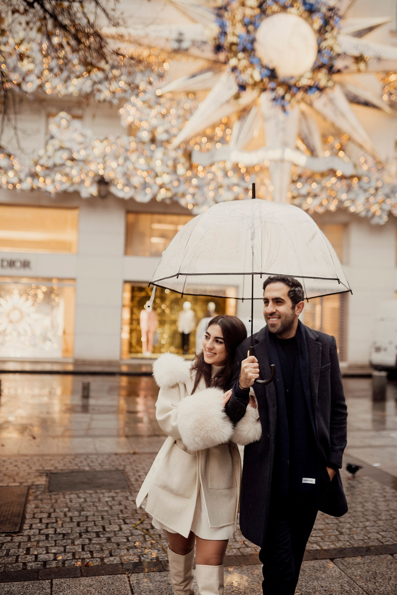 couple-photo-in-the-rain-in-paris