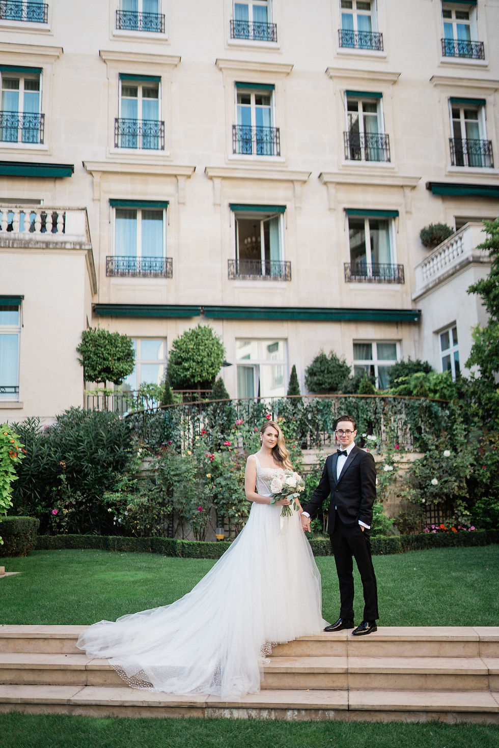wedding couple at Shangri La Paris garden