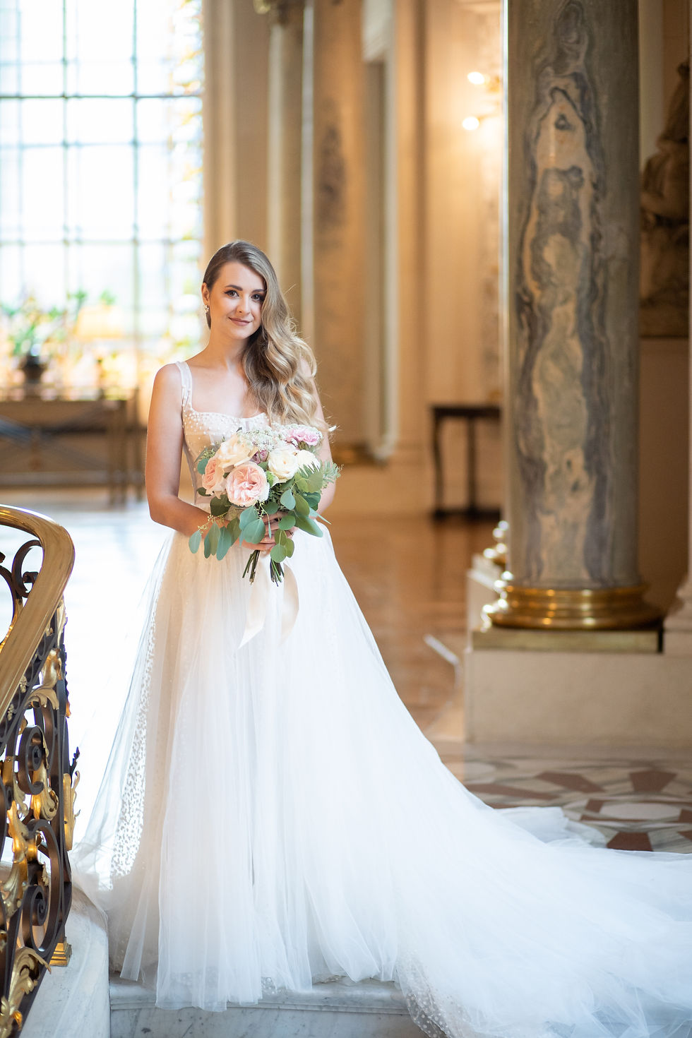 elegant bridal potrait at Shangri la paris wedding photographer