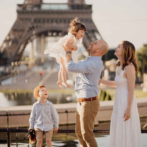mini-paris-family-photoshoot-at-eiffel-tower