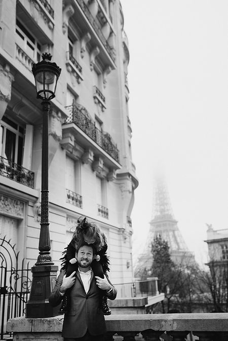 paris-family-photos-eiffel-tower-black-and-white