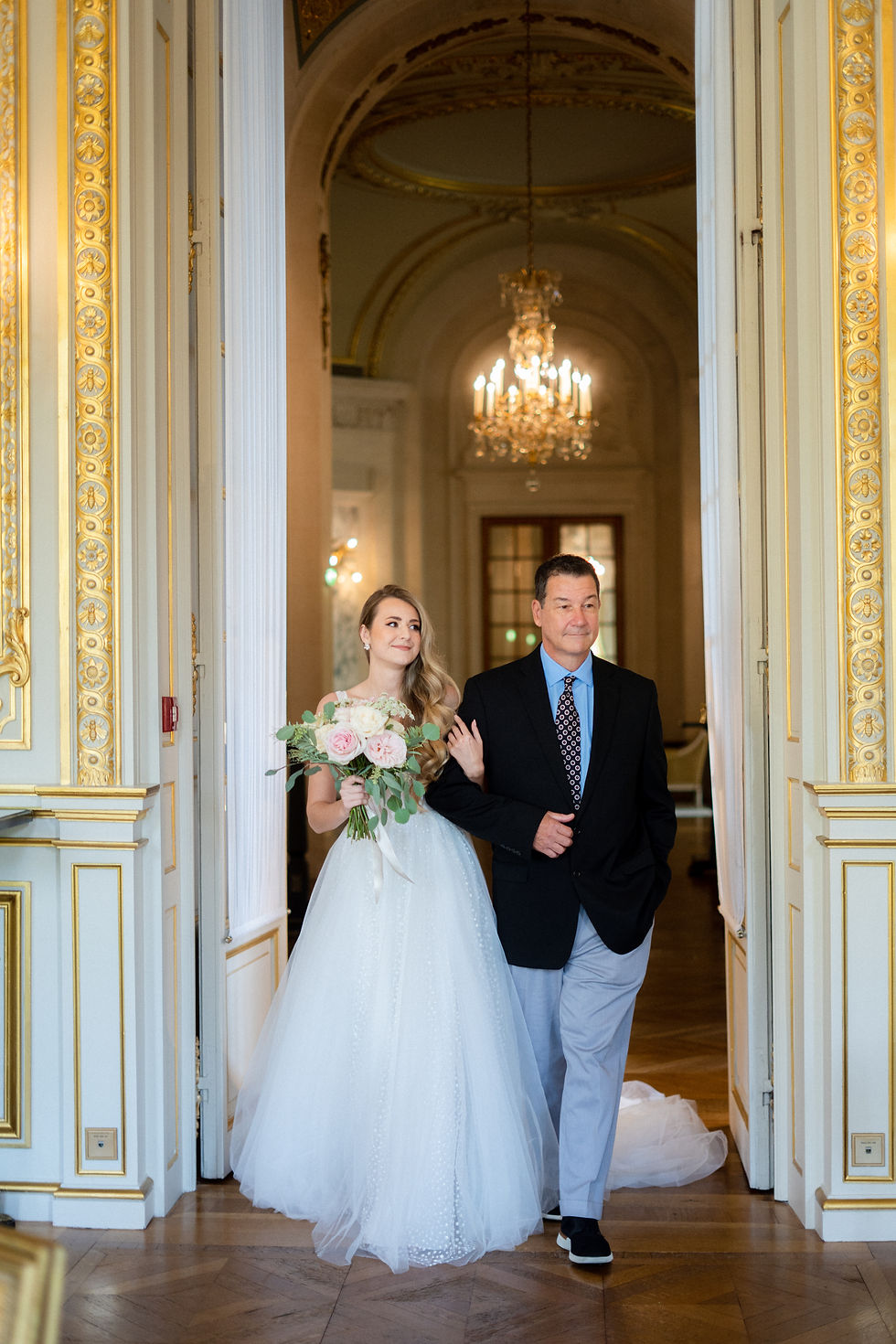 wedding ceremony at Shangri La Paris bride and father