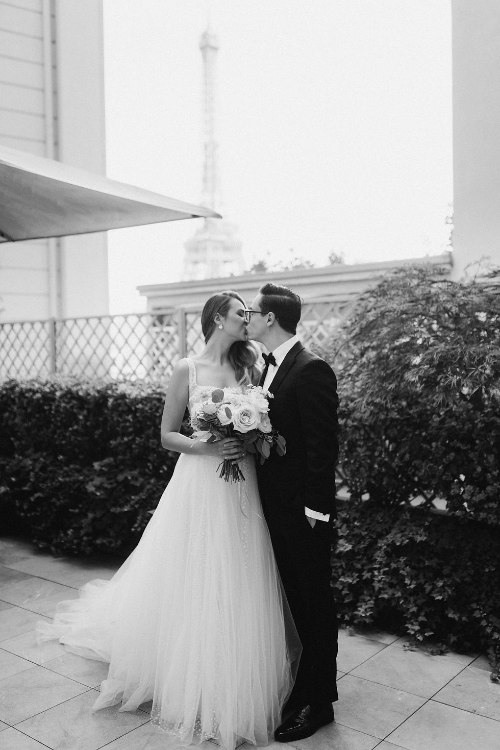 paris wedding couple kiss at Shangri La Paris Eiffel Tower terrace