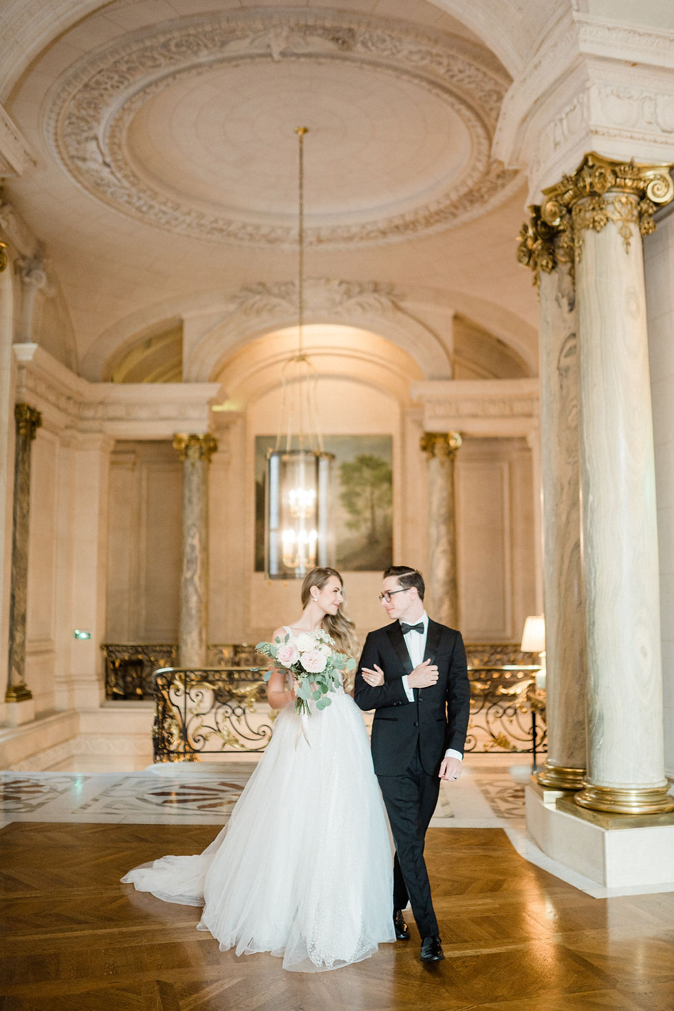 luxury wedding at Shangri la paris wedding photographer