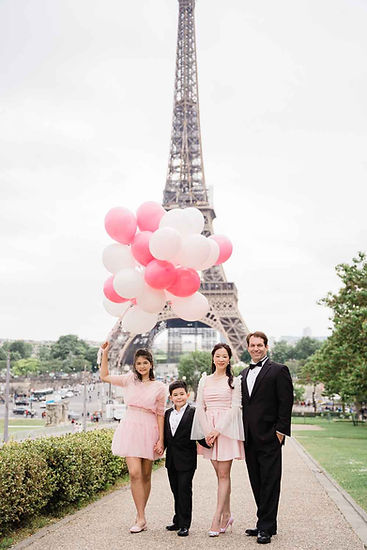 paris-family-photos-eiffel-tower-with-balloon