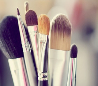 Cursos personalizados Bilbao, talleres maquillaje y peluquería. Cursos Littas en Bilbao. Aprender a maquillarse, curso automaquillaje, maquillaje profesional, piel perfecta, técnicas de ojos, contouring, strobing, glow, caracterización, stage makeup, fx iniciación, talleres para niños, maquillaje creativo, peluquería de plató