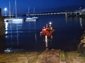 Dún Laoghaire RNLI Inshore Lifeboat returns to boathouse after evening shout