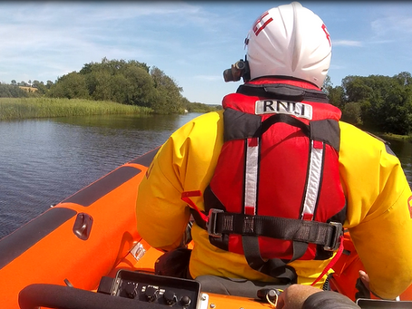Carrybridge RNLI assist 6 people in separate call outs during holiday weekend