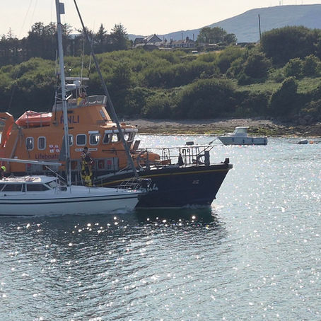 Castletownbere RNLI tows a 33-foot yacht safely into Castletownbere Harbour after it began taking on water off Sheep's Head. 